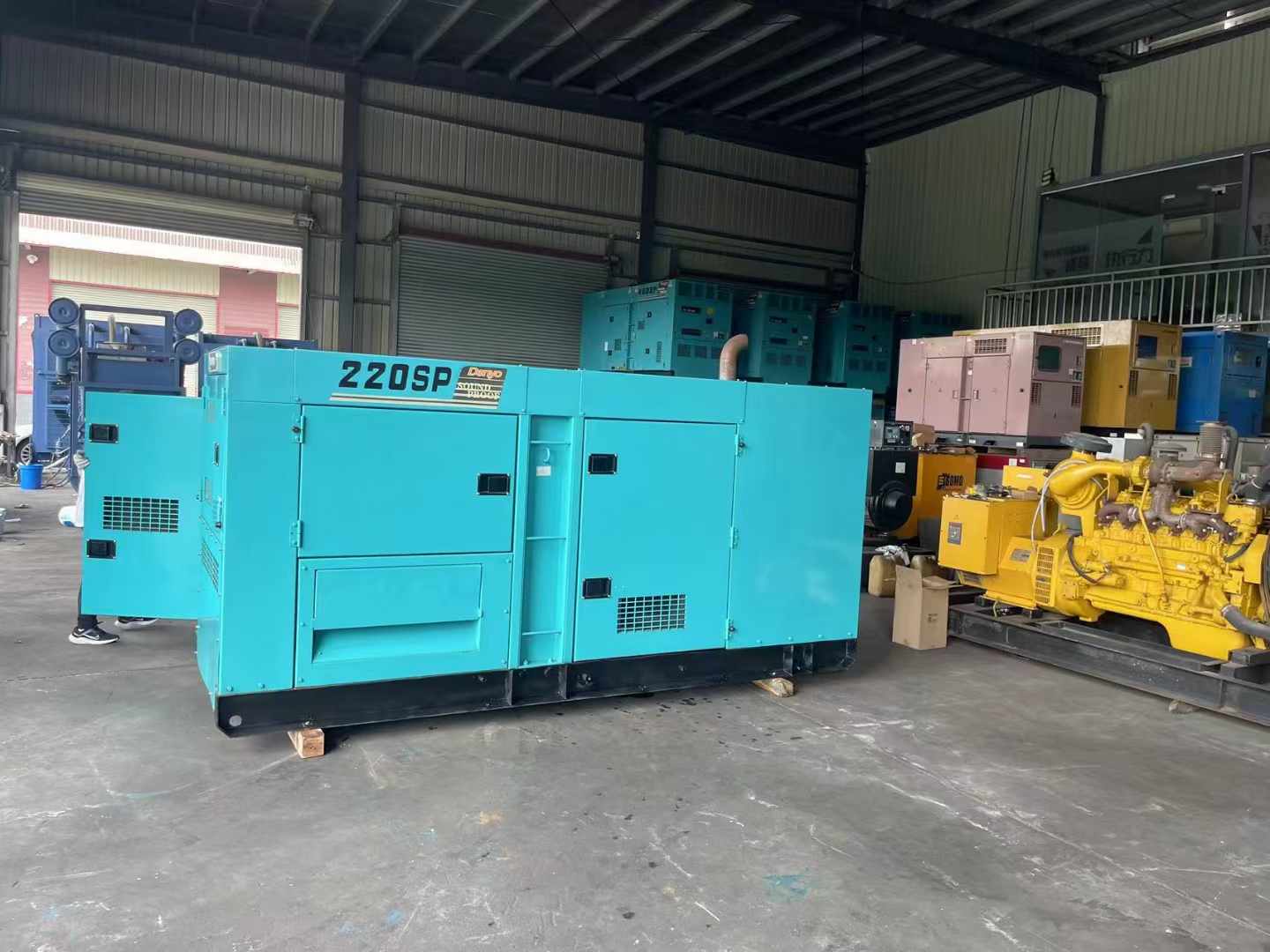 屯城镇800kW 柴油发电机的输出电流波动范围是多少？
