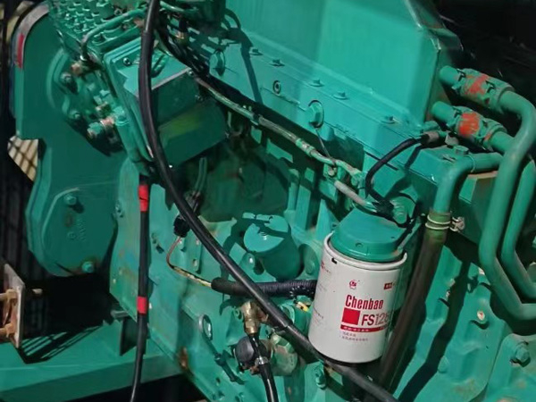 屯城镇如何确定新的发电机组控制系统是否与原系统兼容？